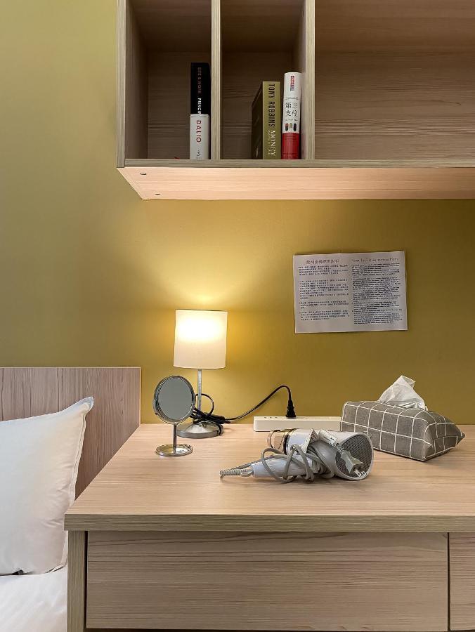 Adagio Hostel Taichung Esterno foto